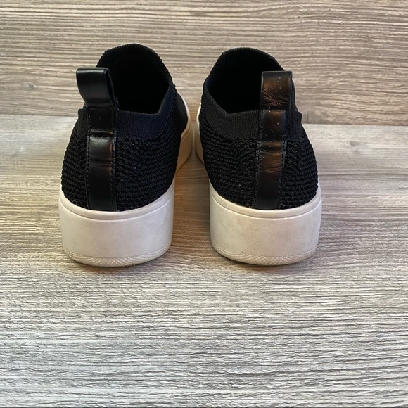 Black sneaker with chunky white sole. Steve Madden Beale fabric sneakers Size 6 - Picture 8 of 12